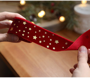 Fita de Natal para Árvore 4x200cm em Veludo com Laços em Folha Dourada e Padrões de Estrelas para Decoração Sazonal - Product Image 3