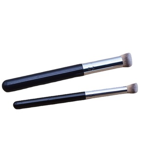 Brocha para corrector de 1.2 cm, fibras sintéticas, mango de plástico, herramienta de maquillaje facial - Product Image 4