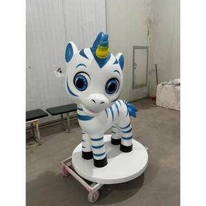 Sculpture personnalisée en fibre de verre, zèbre licorne bleu et blanc, style dessin animé, pour exposition en centre commercial - Product Image 1