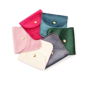 Petites pochettes à bijoux carrées en velours de 10*10 cm avec bouton pression, sac d'emballage pour collier, boucles d'oreilles, bracelet, bague, rangement de bijoux - Product Image 2
