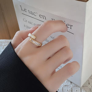 Anillo Abierto de Alta Calidad para Mujer, Chapado en Oro, Sin Deslustre, Sin Níquel, Sin Plomo, Moderno, con Circonita Blanca y Diseño de Concha, Venta al por Mayor - Product Image 3