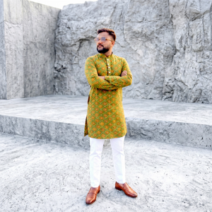 Kurta Estampada para Hombre con Pantalones Blancos, Ropa Étnica Tradicional, Atuendo Informal de Algodón, Corte Regular, Estilo India-Pakistán - Product Image 1