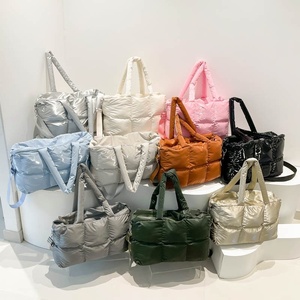 Bolso de Hombro Cuadrado Versátil y Sencillo, Tipo Tote, Moderno, Bajo MOQ, Bolso Grande de Nailon Casual para Mujer - Product Image 1