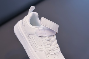 Zapatillas <span class=keywords><strong>de</strong></span> Tenis Económicas Shehe, Zapatillas <span class=keywords><strong>de</strong></span> Fútbol para Niños, Color Blanco, Calzado Deportivo Escolar, Zapatillas <span class=keywords><strong>de</strong></span> Agua para Niños y Niñas - Product Image 4