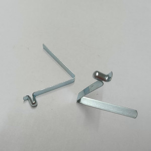 Abrazadera de tubo de acero al manganeso 4x7x35mm con acabado de zinc, abrazaderas individuales para tubos para la industria general y carpas para vehículos infantiles - Product Image 1