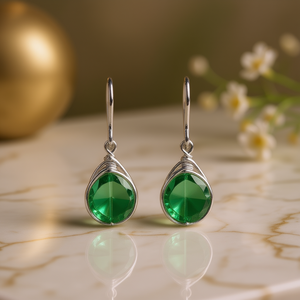 Orecchini Minimalisti a Goccia d'Acqua in Argento con Cristallo Verde Incastonato Modello E2829 per Uso Quotidiano Femminile - Product Image 2