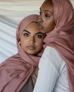 Hijab islamique légèrement uni en viscose chaud respirant plis et hijab musulman modal en bambou texturé foulard mode hijab en viscose