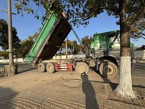 Camión volquete HOWO 8*4 usado, precio económico, excelente rendimiento. Camión volquete HOWO usado en venta, 12 neumáticos. - Product Image 3