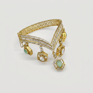 กำไลข้อมือ Kundan 11557 ชุบทองประดับเพชรโมอิสซาไนต์ ดีไซน์เก๋ประดับลูกปัด พร้อมจี้ห้อย สำหรับงานแต่งงาน ของขวัญ - Product Image 1