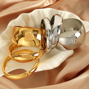 Brazalete grueso de Metal liso chapado en oro de 18 quilates para mujer, accesorios grandes de acero inoxidable brillante a la moda - Product Image 1