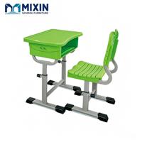 Ensemble de bureau et chaise réglables en hauteur pour les élèves du primaire, en plastique PP pour l'étude