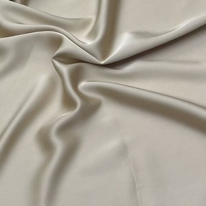 100% Acetat-Doppelsatin-Stoff, Kühles Seidiges Glattes Atmungsaktives Hautfreundliches Kleidungsmaterial, Großer Lagerbestand Anzugstoff - Product Image 3