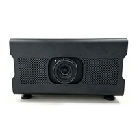 Projecteur laser haute luminosité compatible 4K (WUXGA) avec rapport de projection de 0,6 à 0,78, déplacement de l'objectif ±110 % verticalement