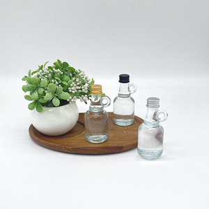 Vente en gros 4cl <span class=keywords><strong>25cl</strong></span> vide mini <span class=keywords><strong>verre</strong></span> gallon cruche style bouteille de vin avec couvercle à vis pour distillerie sauce à l'huile d'olive - Product Image 1
