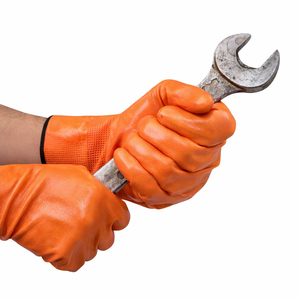 Guantes de poliéster recubiertos de PVC de alta resistencia, superficie ligeramente texturizada, impermeables y resistentes al aceite, para trabajos de limpieza de maquinaria. - Product Image 3