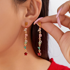 Boucles d'oreilles <span class=keywords><strong>de</strong></span> <span class=keywords><strong>Noël</strong></span> en alliage <span class=keywords><strong>chic</strong></span> et luxueuses - Paire unique avec pendentif flocon <span class=keywords><strong>de</strong></span> neige et Père <span class=keywords><strong>Noël</strong></span> festifs - Product Image 3