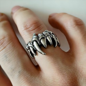 Bague rétro en acier inoxydable avec crâne <span class=keywords><strong>personnalisé</strong></span>, main fantôme et dents, style punk pour homme et femme - Product Image 6