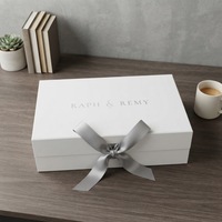 Boîte en carton écologique faite à la main, boîte cadeau magnétique blanche avec rubans cadeaux
