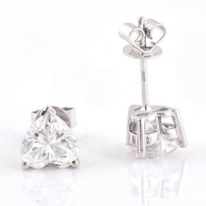 Boucles <span class=keywords><strong>d</strong></span>'oreilles clous en or blanc pour femme, serties de diamants de laboratoire taille cœur, 0,5-2 carats, certifiées IGI, bijoux fins personnalisés, vente en gros River Time - Product Image 4