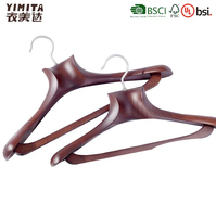 Vente en gros de cintres et cintre en bois cintre en bois pour vêtements vente d'usine Yimita