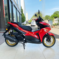 Motocyclette à essence puissante Sportpower NVX200cc, moteur 4 temps refroidi par air, vitesse maximale 95 km/h, jantes dorées sur route