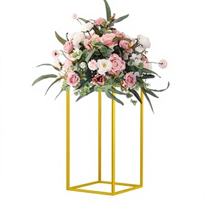 Centro de Mesa de Alta Calidad con Forma Hexagonal de Metal Dorado para Decoración de Bodas, con 80 cm de Altura - Product Image 4