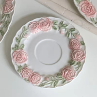 Ensemble de tasse à café et soucoupe en porcelaine à motif de rose en relief, style Ins, sous-glaçure rose, vaisselle avec cuillère, passe au lave-vaisselle et au micro-ondes