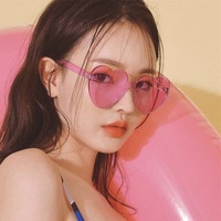 UNOC 2026 Lunettes de soleil tendance pour femme, monture cœur oversize, pour photographie de rue, cœur pêche en gelée, mignonnes et amusantes