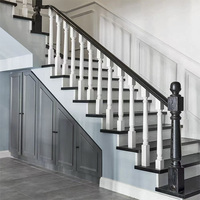 Escalier professionnel en bois massif de haute qualité Design horizontal moderne Couleurs noir blanc Utilisation résidentielle intérieure durable pour