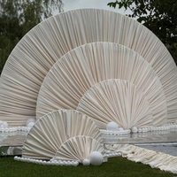 Arche de mariage en demi-cercle en forme d'éventail, structure en fer, draperies en tissu, éclairage blanc chaud, décoration d'événement personnalisée, romantique et élégante