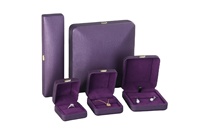 Boîte d'emballage de bijoux de luxe simple en PU violet avec logo personnalisé, doublure en velours pour pendentif, bague, collier, boucles d'oreilles