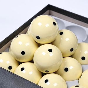 Calidad Premium 8A 2-1/4 "57,2mm Tamaño 16PCs Bola <span class=keywords><strong>de</strong></span> billar blanca con 6 puntos negros - Product Image 1
