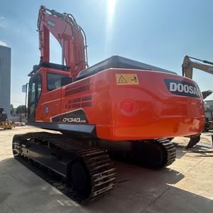 Pompe à béton télécommandée Doosan DX300 d'occasion avec cabine, moteur principal, entraînement final, excavatrice sur chenilles, puissance de creusement élevée - Product Image 1