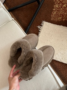 Le nouveau modèle de bottes d'hiver pour femmes est très populaire. Il est chaud et antidérapant, et convient à une utilisation en extérieur. - Product Image 3