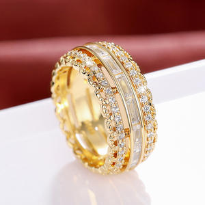 Q428 Anello da donna in oro giallo con diamanti taglio baguette, colore G naturale, gioielli da sposa - Product Image 1