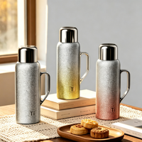 Bouteille d'eau isotherme en acier inoxydable 316 de 800 ml, portable, haut de gamme, avec revêtement intérieur en titane, bouilloire isolée