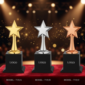 ถ้วยรางวัลหรูหราสลักลายดาว ดีไซน์พกพา ผลิตจากโลหะหล่อขึ้นรูป เหมาะสำหรับงานแข่งขัน ธุรกิจ และกิจกรรมองค์กร แสดงถึงความสำเร็จทางธุรกิจ - Product Image 1