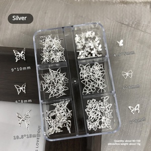 Venta al por mayor de la nueva joyería de uñas con diseño de mariposa hueca de 6 rejillas, decoración de uñas tridimensional DIY en oro y plata. - Product Image 5