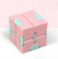 Vente en gros de cubes de casse-tête éducatifs en plastique Fidget Cubes pour enfants Jouets pour le développement du cerveau