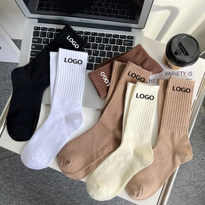 Calzini da Uomo Personalizzati 2025 in Spugna di Cotone Pettinato, Lunghezza Media, con Ricamo di Lettere, Anti-Pilling, Moda Streetwear, Calzini Sportivi da Uomo con Logo - Product Image 1