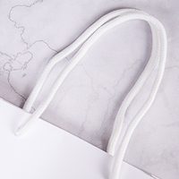 Sacs en papier kraft blanc réutilisables avec poignée en corde de coton, design moderne, couleur personnalisée, légers, pour bijoux et cosmétiques