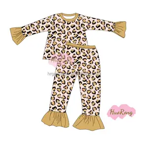 귀여운 프릴 소녀 의상과 함께 최고의 판매 아이 아기 의류 세트 갈색 심장 표범 인쇄 잠옷