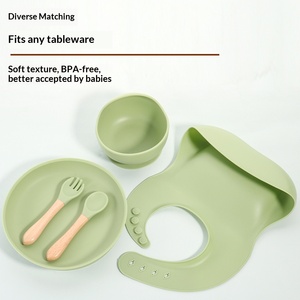 Bavoir en silicone personnalisé grande capacité sans BPA, bavoir bébé en silicone taille réglable, bavoir d'alimentation souple et imperméable pour bébé - Product Image 4
