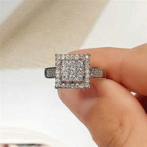 F1314 Anello di fidanzamento da donna in oro bianco con diamanti, taglio Princess, colore G naturale, diamanti laterali - Product Image 6