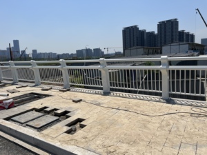 Barandillas de metal duraderas personalizables de alta calidad de acero galvanizado en caliente para barreras de tráfico de paisaje fluvial de puente de carretera - Product Image 2
