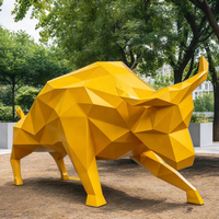Grande sculpture de taureau jaune en résine et fibre de verre, faite à la main, pour la décoration de jardins et de parcs en extérieur