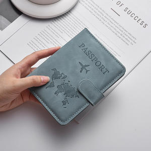 Portefeuille de voyage tendance avec logo personnalisé, étui de passeport en cuir PU avec boucle magnétique, porte-passeport familial avec blocage RFID - Product Image 5