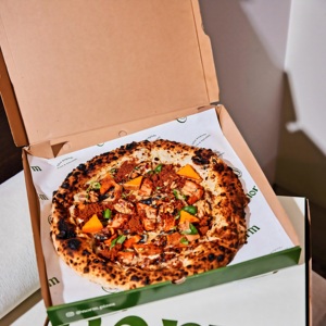 Caja de <span class=keywords><strong>Pizza</strong></span> Personalizada con MOQ Bajo, Libre de PFAS, con Revestimiento Biodegradable, Embalaje Rígido para Entrega, para Panaderías Independientes, Certificación FSC, DDP - Product Image 2
