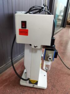 Machine à boutons-pression pneumatique DS-2808S avec dispositif de temporisation - Product Image 4