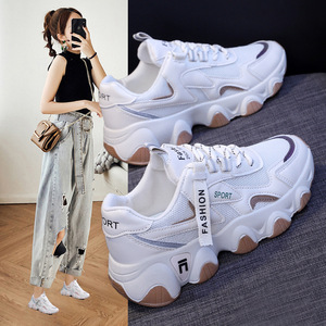 Nouvelles chaussures de sport respirantes pour femmes, semelle épaisse, chaussures de course pour étudiantes, chaussures de marche décontractées pour femmes, chaussures tendance - Product Image 1